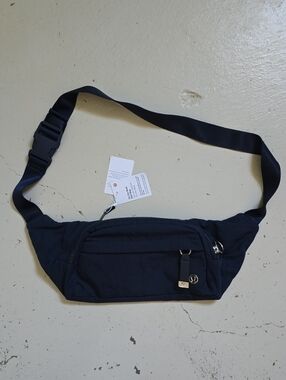 Lululemon On The Beat Belt Bag Navy Blue Fanny Pack NWT